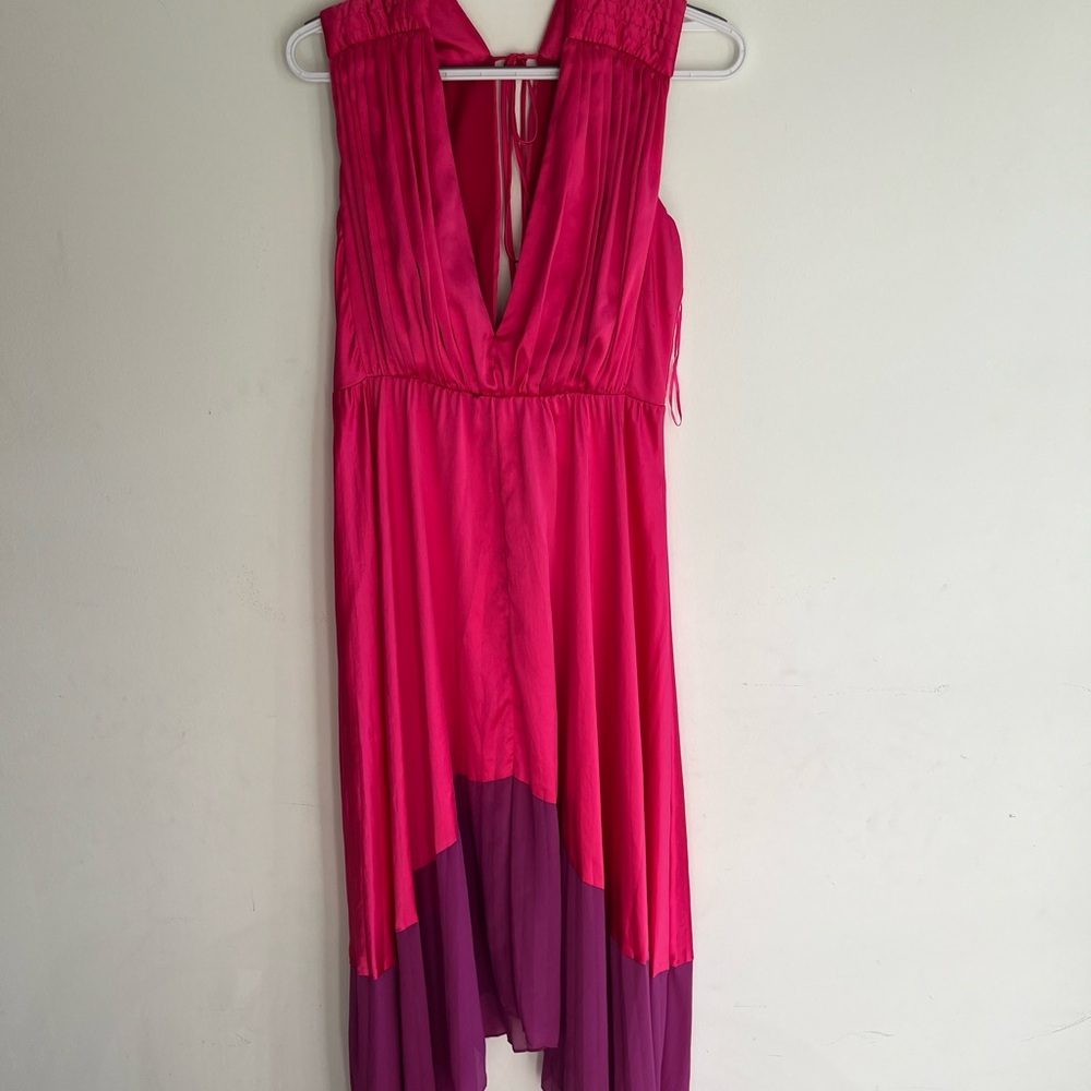 AMUR Pink and Purple Pleated V‑Neck Midi Dress - Picture 4 of 9